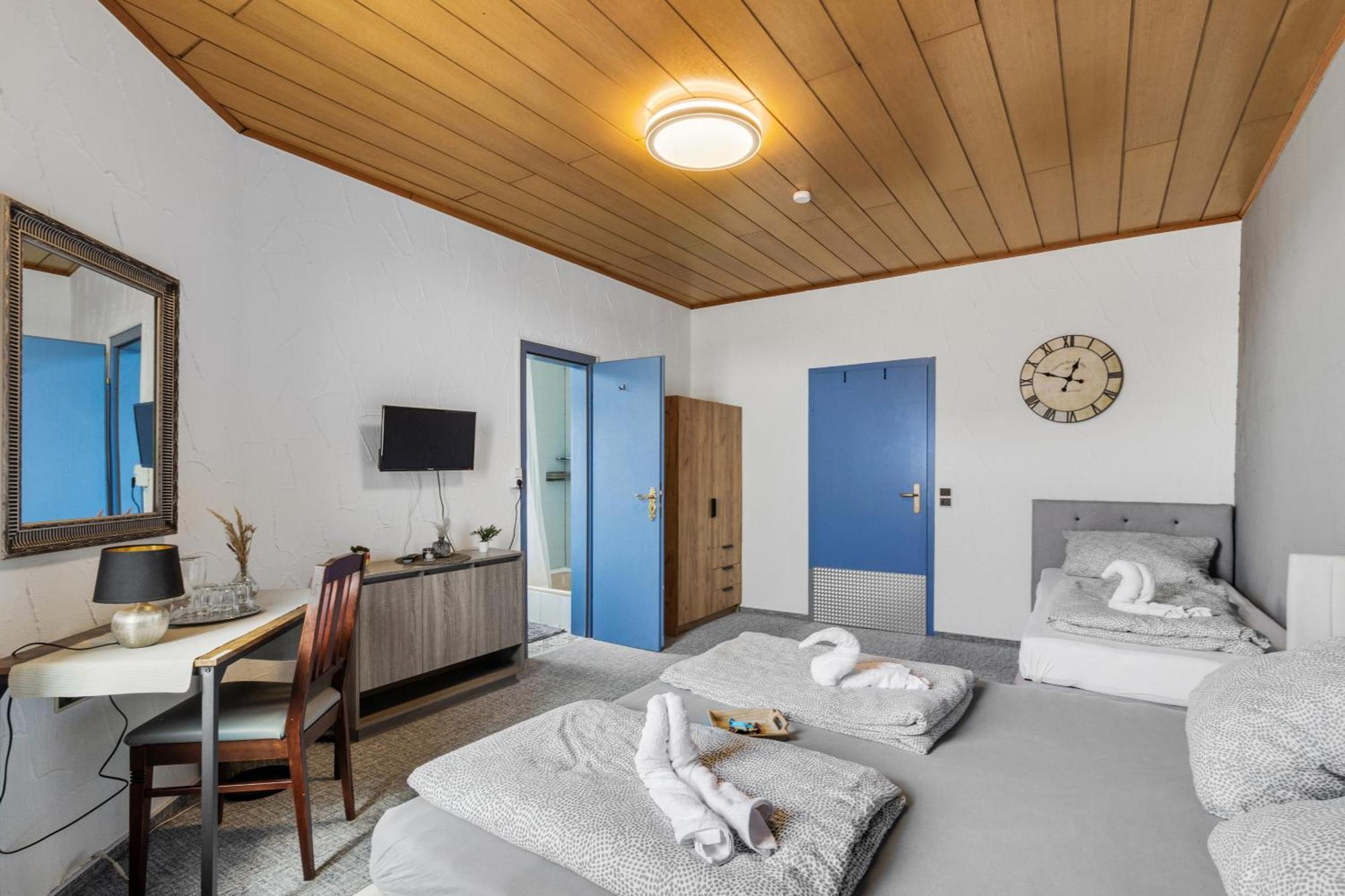Family And Friends Hassloch Hotel Phòng bức ảnh
